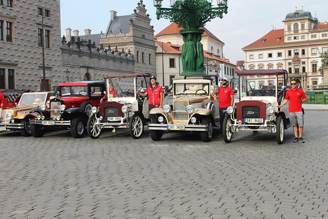 1,5 hour oldtimer convertible Prague sightseeing tour - The Jewish Quarter and St. Agnes Convent