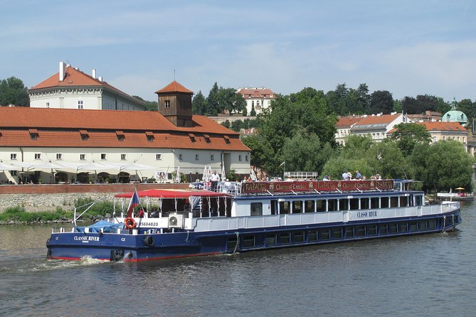 1 hour Prague Panoramic Vltava River sightseeing Cruise - Kampa Island and the Wider Prague View