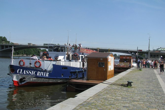 1 hour Prague Panoramic Vltava River sightseeing Cruise - Prague Castle and the City of a Thousand Spires