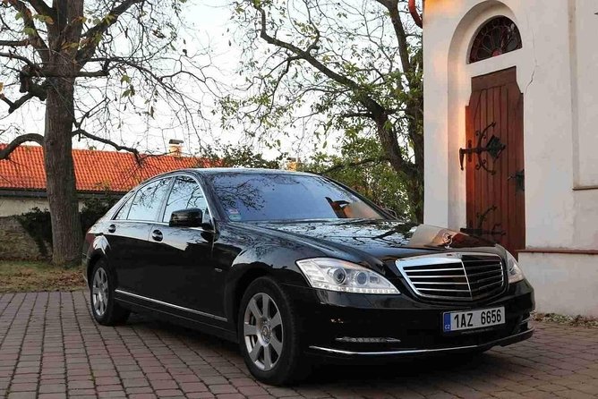 1-way Prague to Vilshofen private transfer - up to 7 passengers - Who will get the most value from this ride?