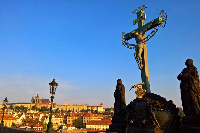 2:5-Hour Walking Tour of Old Town Prague with Boat Ride - Why this three-hour introduction works