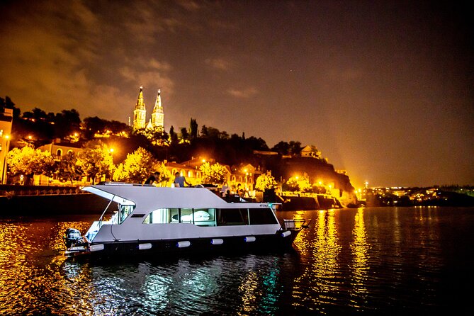 3-hours Prague Private Boat Cruise Beer or Prosecco Unlimited - Žluté Lázně and the possibility of a swim