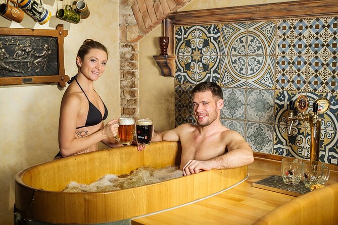 Beer bath Spa for 2 people/ 1 tub - 1,5 hour Activity in Prague - The private tub and 20-minute whirlpool