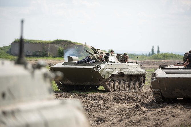 BMP tank driving experience Prague - Registration, military clothing, and the first briefing