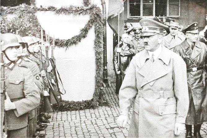 Český Krumlov 20th century tour - Budějovická Gate and the 1938 battle