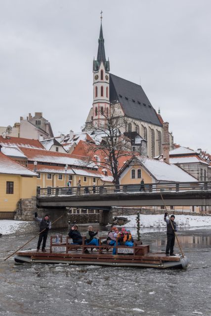 Český Krumlov: Advent Wooden Raft River Cruise - Advent Atmosphere and Winter Expectations