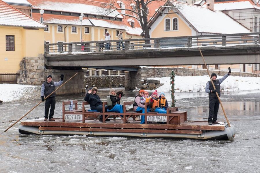 Český Krumlov: Advent Wooden Raft River Cruise - The Drink Stop: Small Feature, Useful Benefit