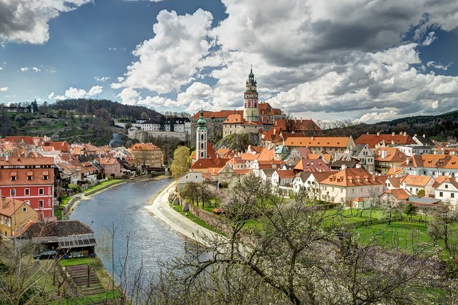 Český Krumlov Free Tour - Five castle courtyards in thirty minutes