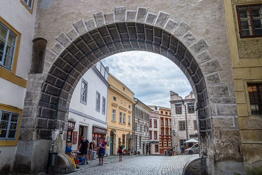 Český Krumlov: Half-Day Medieval Architecture Walking Tour - Quiet alleys and the Vltava riverfront