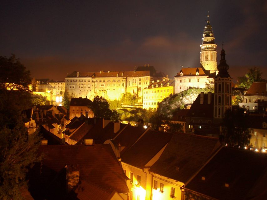 Český Krumlov: Night Walking Tour with a Professional Guide - Crooked Medieval Lanes and Old Houses