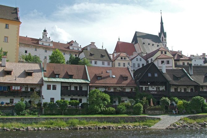 Cesky Krumlov Old Town Private Walking Tour - What the guide adds beyond dates and buildings