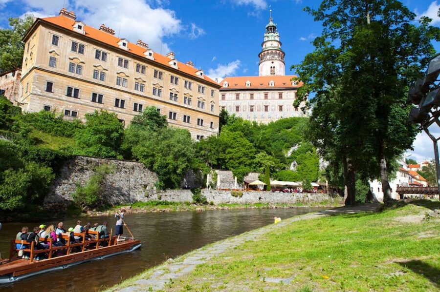 Český Krumlov: Wooden Raft River Cruise - Krumlovské Benátky and the included drink