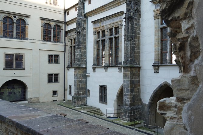 Complete Prague Castle Tour (Tickets to Interiors Included) - What the guides add to the visit