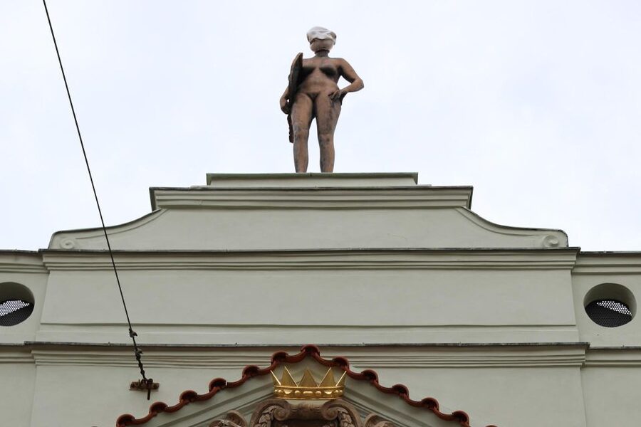 Contemporary art tour in Prague: the works of David Černý - Is $19 good value?