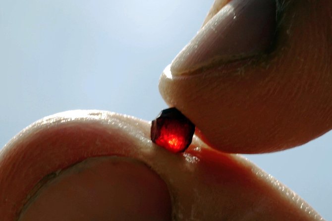 Czech garnet panning, scenic drive, farm & cheese, lunch & beer - Panning for Bohemian garnets