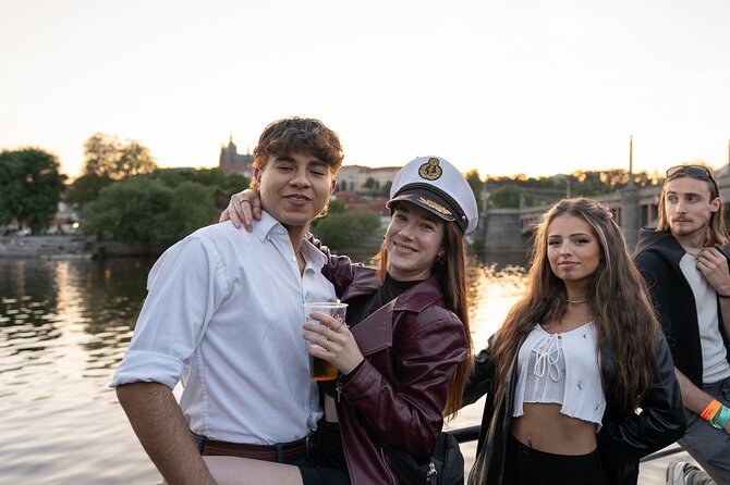 Drunken Monkey Prague Boat Party w/ 2hr Open Bar, DJ & Club Entry - Drinks, service, and the open-bar value