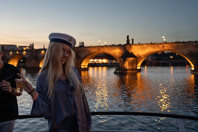 Drunken Monkey Prague Boat Party w/ 2hr Open Bar, DJ & Club Entry - What the strong points tell me
