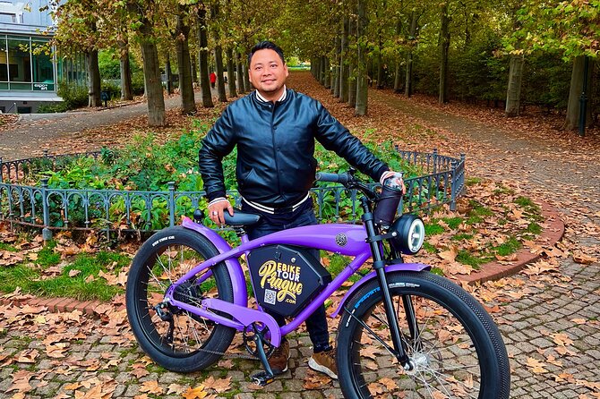 E-BIKE TOUR: 10 Must-See Landmarks & Viewpoints in Prague 1-8per. - The Lennon Wall and the ride home