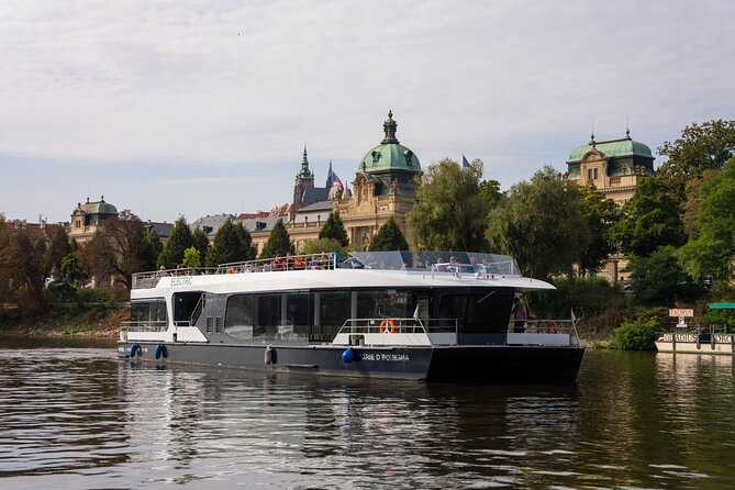 Evening Eco Cruise With a Glass of Prosecco in Bohemia - The guide is helpful, but the audio can be weak