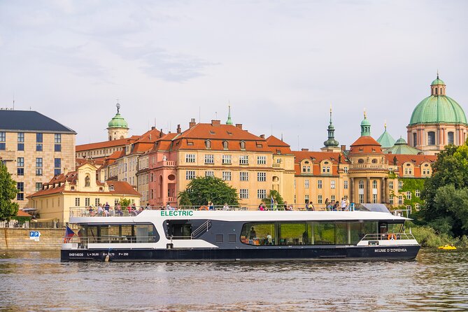 Evening Eco Cruise With a Glass of Prosecco in Bohemia - The welcome drink and onboard setup