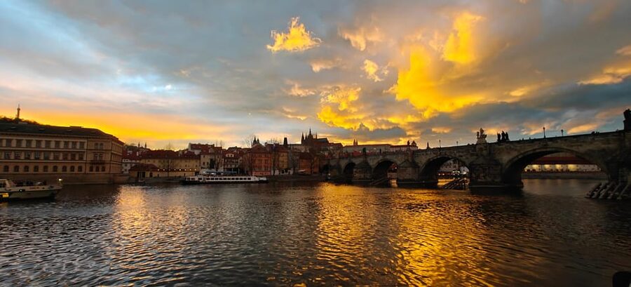 Exclusive Christmas cruise with Christmas Eve buffet - The first views from the Vltava