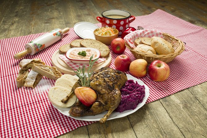 Folklore Dinner with Unlimited Drinks 4course Menu - Unlimited drinks, with one important catch