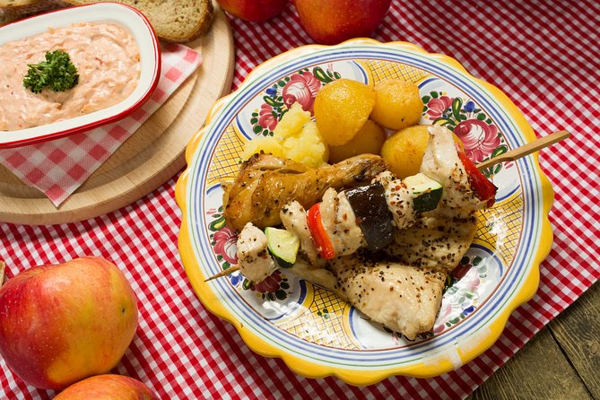 Folklore Dinner with Unlimited Drinks 4course Menu - Seating can make or break the evening