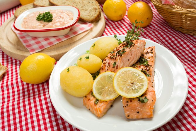 Folklore Dinner with Unlimited Drinks 4course Menu - Who will enjoy this Czech night most?