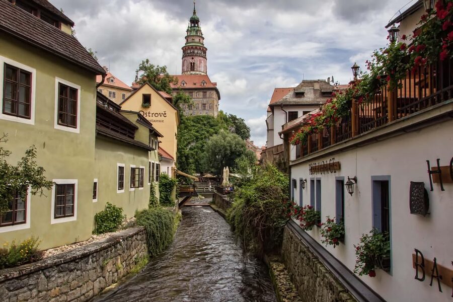 From Prague: Český Krumlov Full-Day Tour with Pickup - Reaching the castle above the river