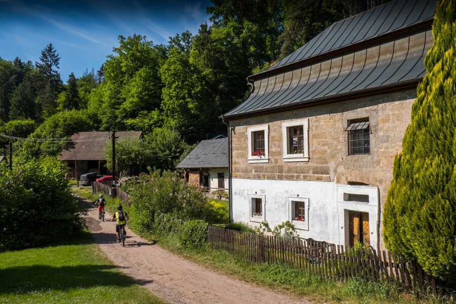 From Prague: E-Mountain Biking Trip to the Bohemian Paradise - The guide can make or break the day