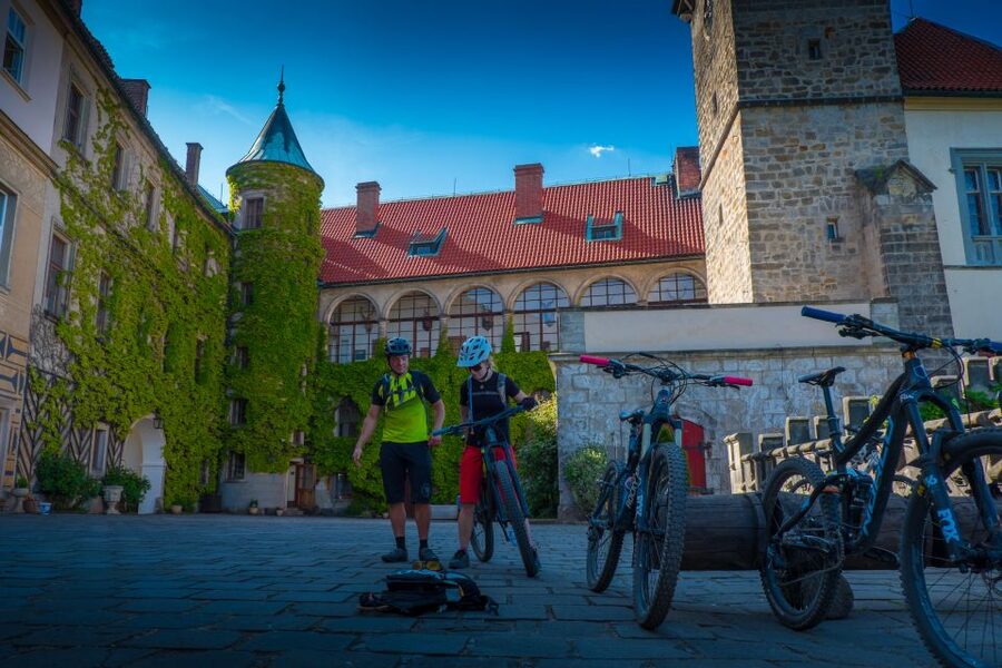 From Prague: E-Mountain Biking Trip to the Bohemian Paradise - Finding game locations on the route