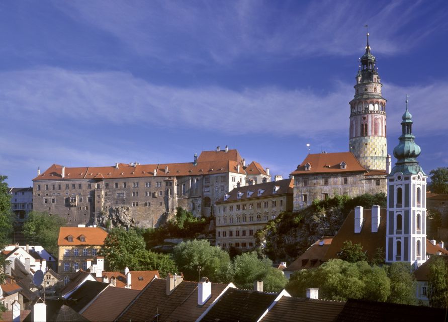 From Prague: Full-Day Český Krumlov Tour with Lunch - Lunch and the seasonal trade-off