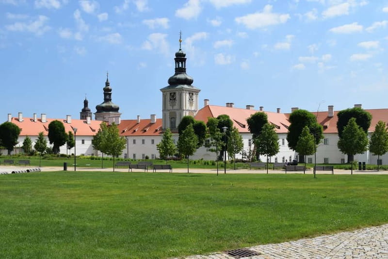 From Prague: Half-Day Coach Tour to Kutná Hora - Kutná Hora’s medieval center and Stone Fountain