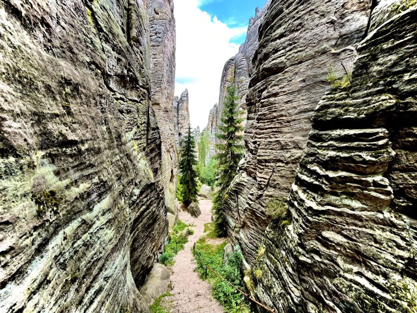 From Prague: Hike, Castle and Brewery in Bohemian Paradise - Lunch inside a medieval castle