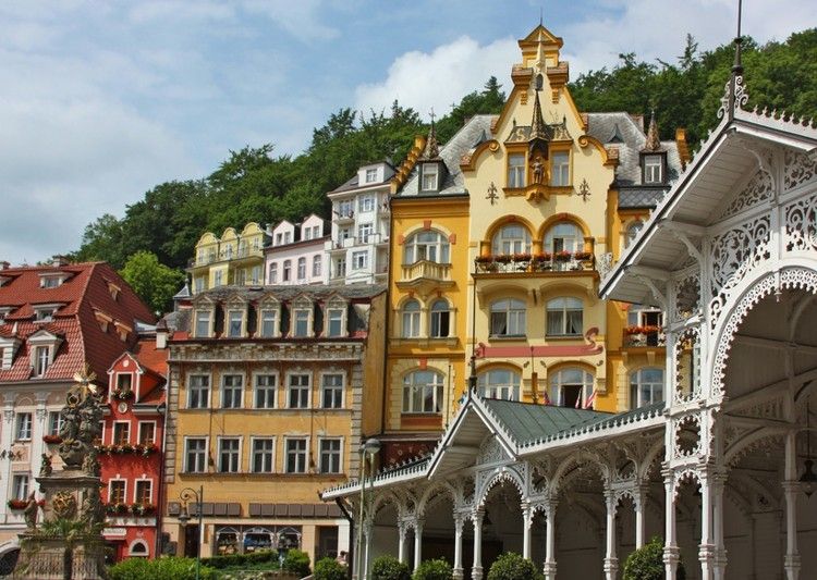 From Prague: Karlovy Vary Full-Day Tour - A Short Workshop and the Moser Connection