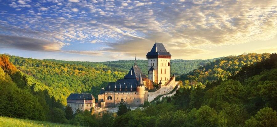 From Prague: Karlštejn Castle & Koněprusy Caves Tour - A Czech lunch near Karlštejn