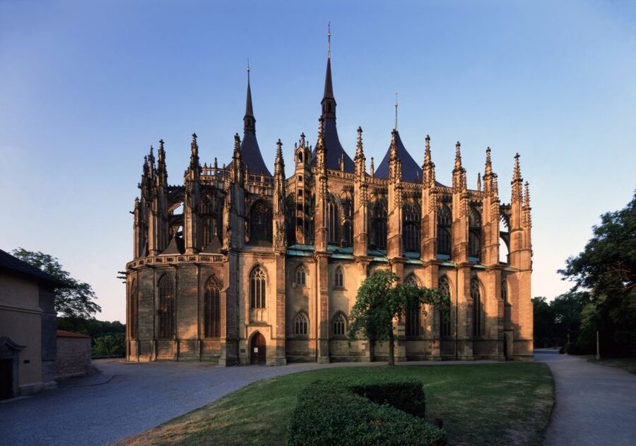 From Prague: Kutna Hora Walking Tour & St. Barbara Cathedral - The bus ride and the first practical limits