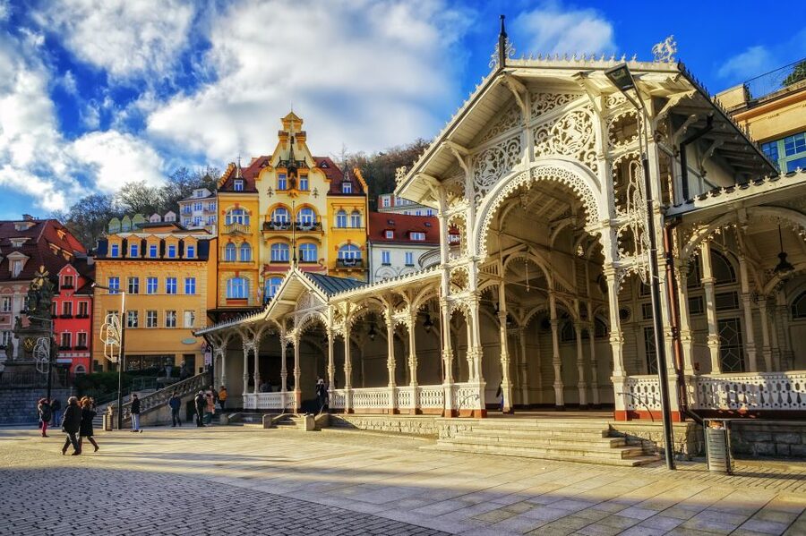From Prague: Private Karlovy Vary & Crystal Factory Tour - Leaving Prague for Karlovy Vary