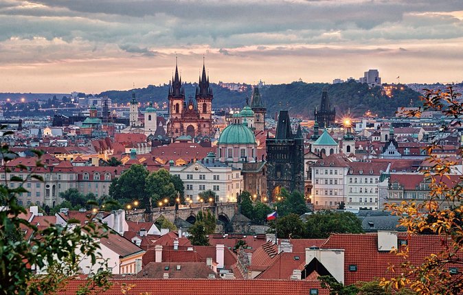 Full-Day Prague in a Nutshell Walking Tour with delicious Lunch-Cruise - Key points at a glance