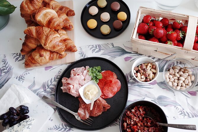 Gourmet Brunch with Chef: Unlimited Drinks & Stunning River Views - A riverside brunch with a personal welcome