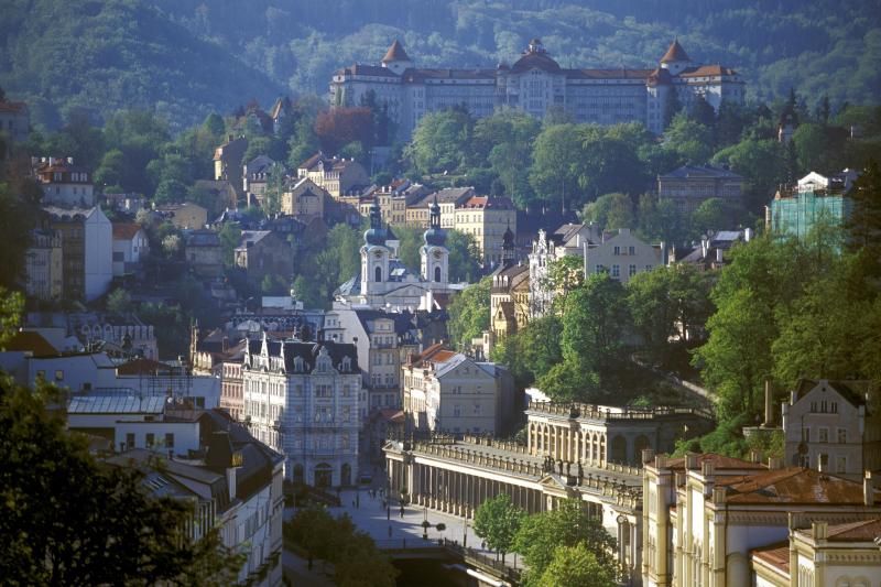 Karlovy Vary & Marianske Lazne Tour from Prague with Lunch - Thun porcelain and what to clarify