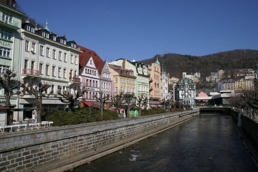 Karlovy Vary & Marianske Lazne Tour from Prague with Lunch - The guide can make or break the day
