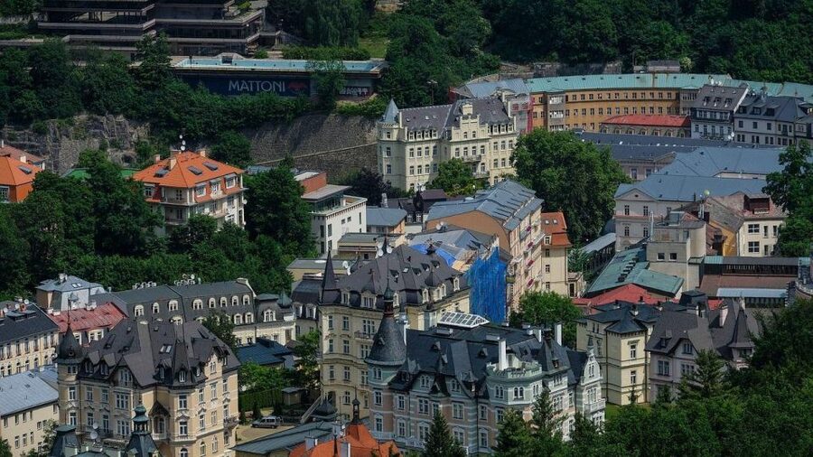 Karlovy Vary: Private Walking Tour - Following the hot water through the town