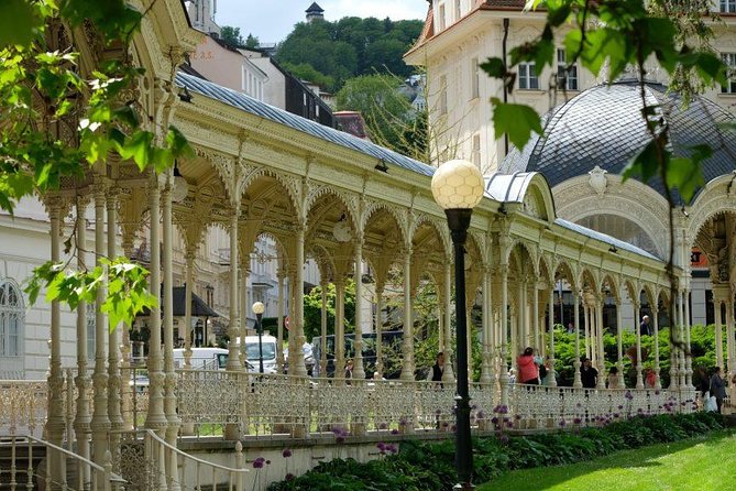 Karlovy Vary - The town of spas, mineral springs and relaxation - What a private guide adds to the day