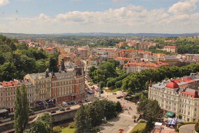 Karlovy Vary - The town of spas, mineral springs and relaxation - Arriving in a town devoted to springs