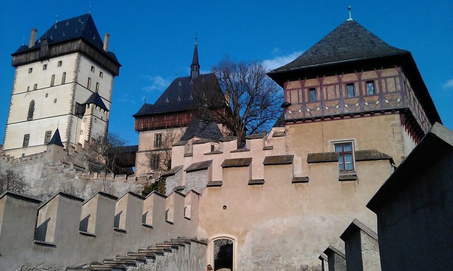 Karlstejn Castle & Crystal Manufactory - Private Tour - Why pair Karlstejn Castle with a crystal workshop?