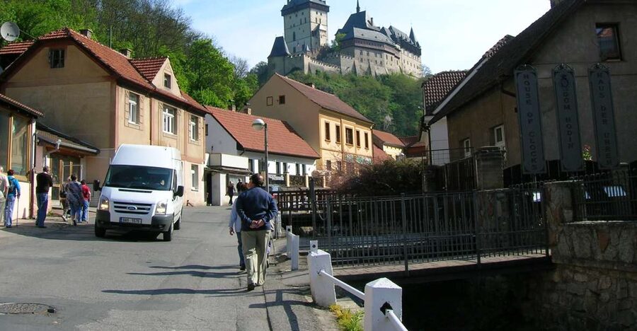 Karlstejn Castle & Crystal Manufactory - Private Tour - Walking up to Karlstejn Castle