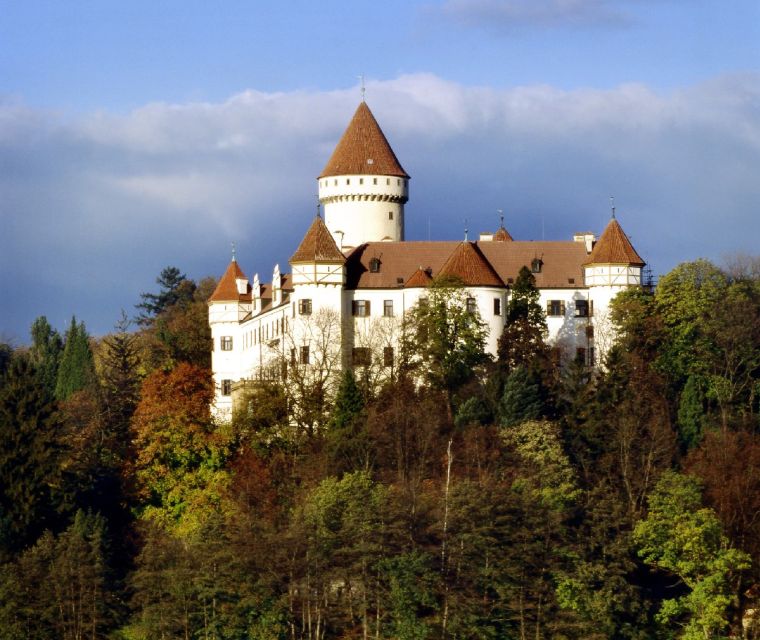 Konopiště: Chateau Tour from Prague - Arriving at Konopiště and reaching the chateau
