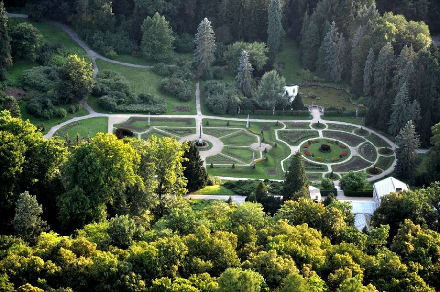 Konopiště: Chateau Tour from Prague - Live guide or audio guide: the key question to settle