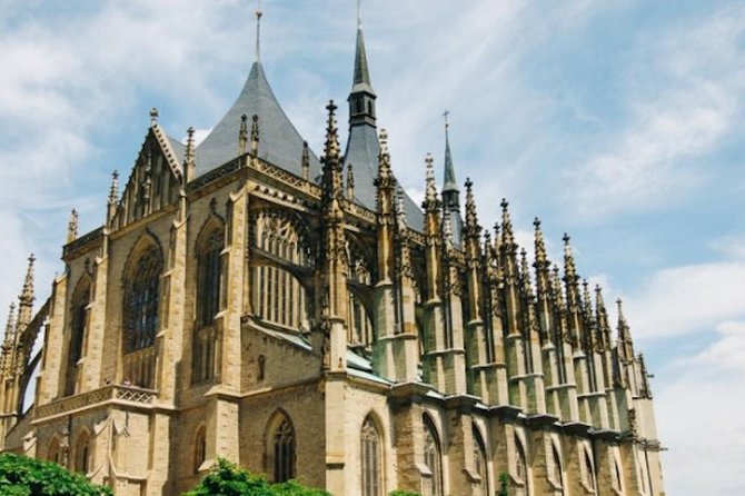 Kutna Hora Day Tour Including Sedlec Ossuary from Prague - Meeting the guide and crossing Prague by foot